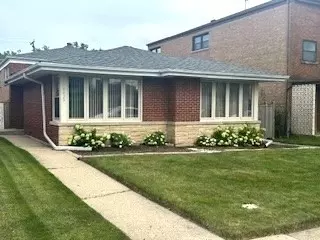 8429 Christiana Ave, Skokie, IL 60076