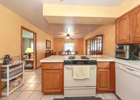 520 Johnson Ave, Morris, IL 60450 photo 3