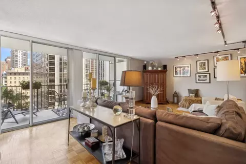 71 E Division St #906, Chicago, IL 60610 photo 4