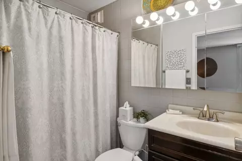 71 E Division St #906, Chicago, IL 60610 photo 12