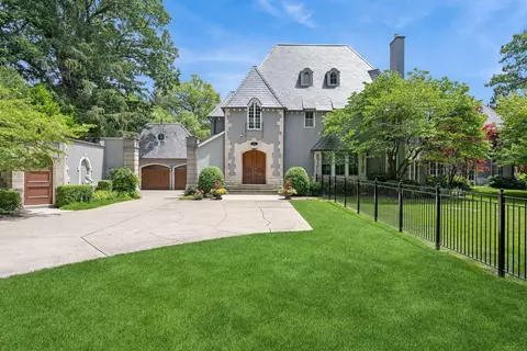 615 Essex Rd, Kenilworth, IL 60043