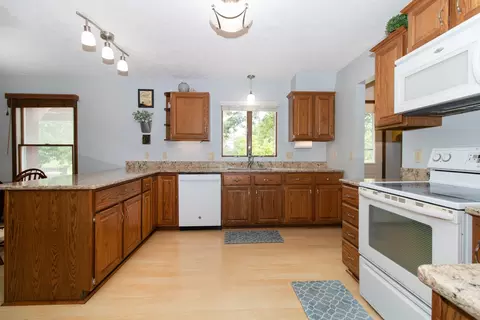 33 Harbor Pointe Cir, Bloomington, IL 61704 photo 7