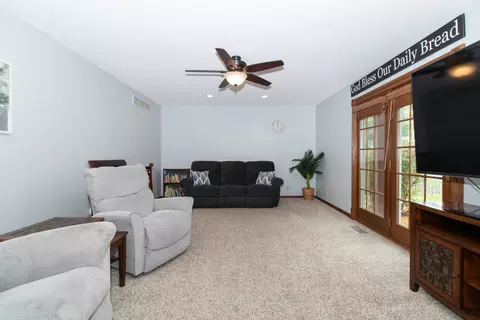 33 Harbor Pointe Cir, Bloomington, IL 61704 photo 10