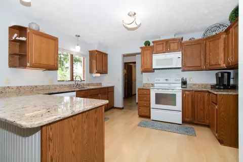 33 Harbor Pointe Cir, Bloomington, IL 61704 photo 8