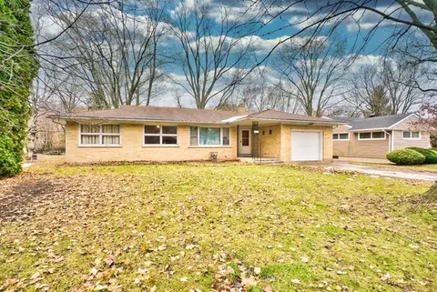 416 S 9th St, Saint Charles, IL 60174