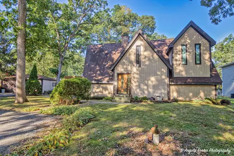 1009 Totem Trl, Mchenry, IL 60051
