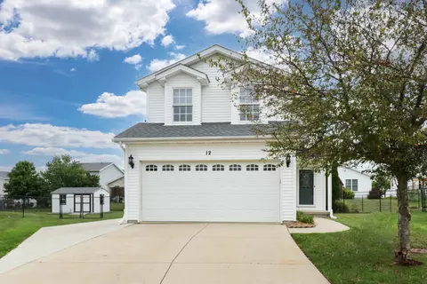 12 Zavitz Ct, Bloomington, IL 61704