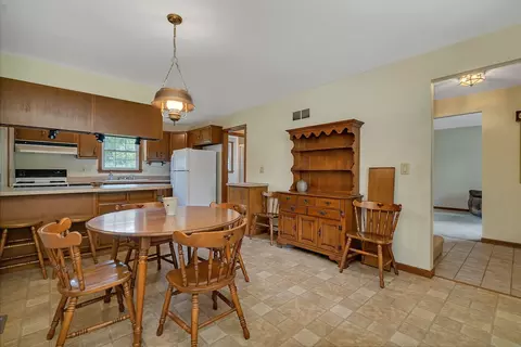 1359 N Samara Ave, Kankakee, IL 60901 photo 5