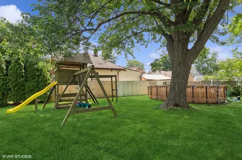 Exterior - 412 Moseley St, Elgin, IL 60123 photo 3 of 6