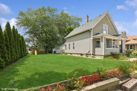 Exterior - 412 Moseley St, Elgin, IL 60123 photo 1 of 6