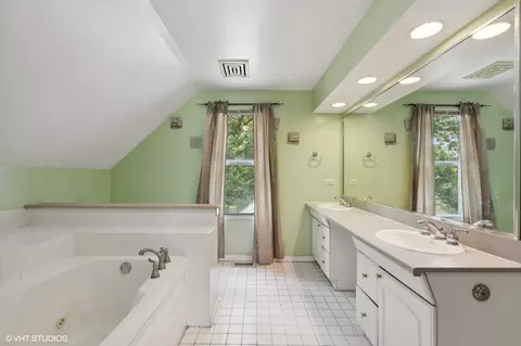 Bath - 412 Moseley St, Elgin, IL 60123 photo 1 of 3