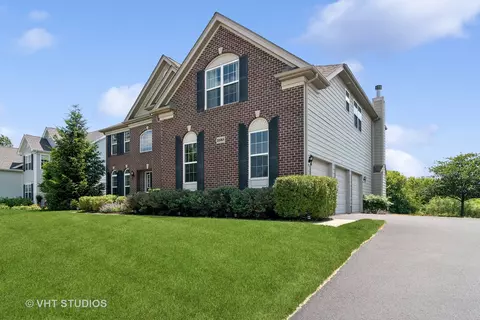 Exterior - 3585 Tournament Dr, Elgin, IL 60124 photo 2 of 7