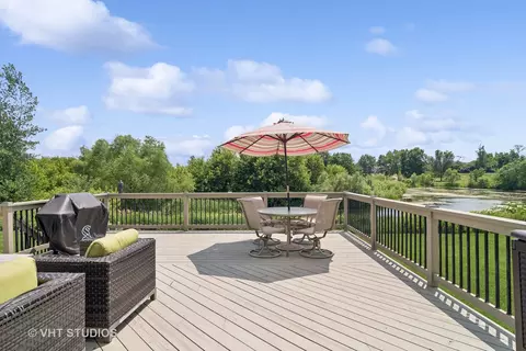 Exterior - 3585 Tournament Dr, Elgin, IL 60124 photo 6 of 7