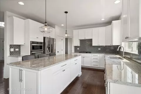Kitchen - 3585 Tournament Dr, Elgin, IL 60124 photo 2 of 4