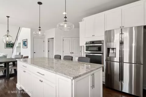 Kitchen - 3585 Tournament Dr, Elgin, IL 60124 photo 3 of 4
