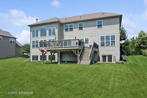 Exterior - 3585 Tournament Dr, Elgin, IL 60124 photo 7 of 7