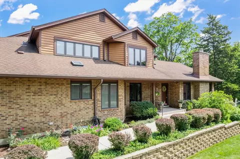 1049 Braemoor Dr, Downers Grove, IL 60515