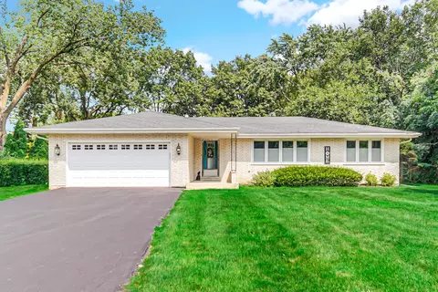 9 S711 William Dr, Willowbrook, IL 60521