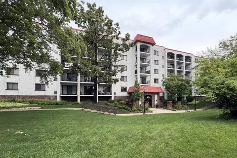 475 Plum Creek Dr #506, Wheeling, IL 60090