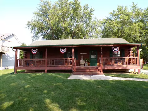 1702 Holiday Dr, Lake Holiday, IL 60548