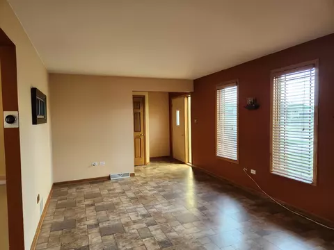 8304 S 77th Ct, Bridgeview, IL 60455 photo 3