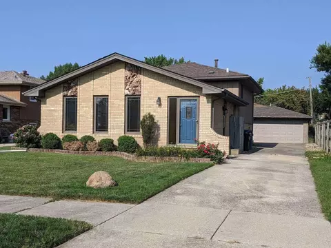 8304 S 77th Ct, Bridgeview, IL 60455
