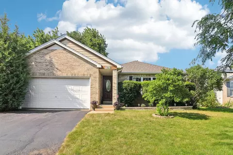 716 Ottawa Dr, Round Lake Heights, IL 60073