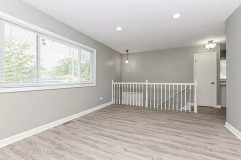 Living - 14333 Millard Ave, Midlothian, IL 60445 photo 2 of 5