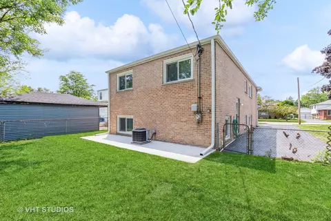 Exterior - 14333 Millard Ave, Midlothian, IL 60445 photo 4 of 5