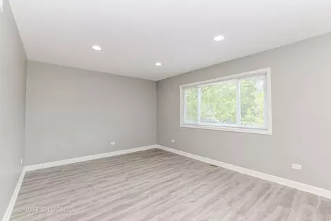 Living - 14333 Millard Ave, Midlothian, IL 60445 photo 1 of 5