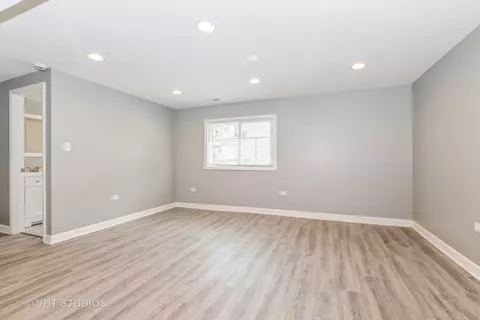 Living - 14333 Millard Ave, Midlothian, IL 60445 photo 4 of 5