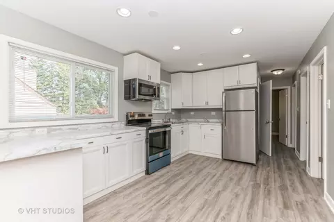 Kitchen - 14333 Millard Ave, Midlothian, IL 60445 photo 1 of 2