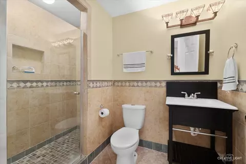 Bath - 1719 Ariana Dr, Bartlett, IL 60103 photo 4 of 4