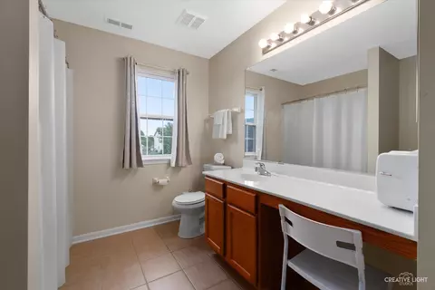 Bath - 1719 Ariana Dr, Bartlett, IL 60103 photo 3 of 4