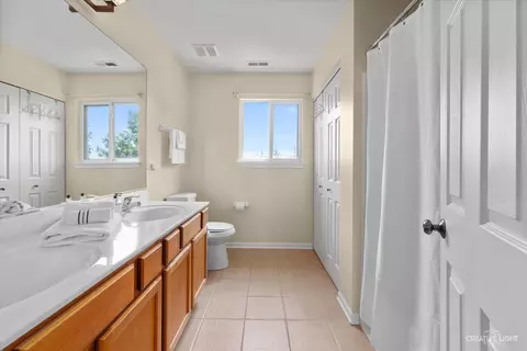 Bath - 1719 Ariana Dr, Bartlett, IL 60103 photo 2 of 4