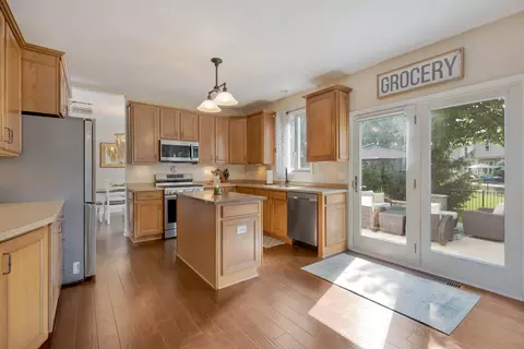 Kitchen - 2 Charminster Ct, Algonquin, IL 60102 photo 1 of 3