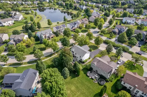 View/Area - 2 Charminster Ct, Algonquin, IL 60102 photo 5 of 5