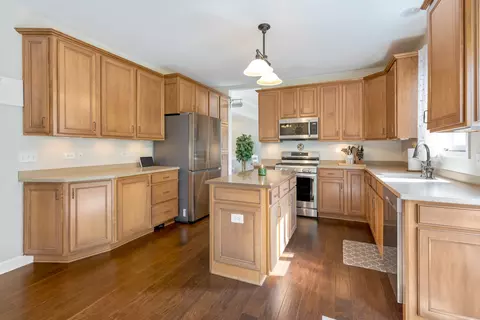 Kitchen - 2 Charminster Ct, Algonquin, IL 60102 photo 3 of 3