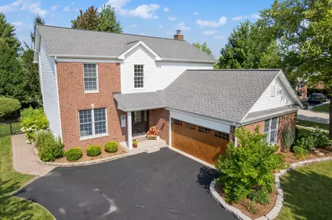 2 Charminster Ct, Algonquin, IL 60102