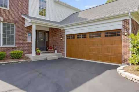 Exterior - 2 Charminster Ct, Algonquin, IL 60102 photo 3 of 8