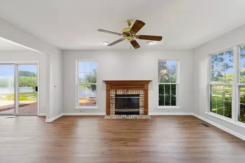 1128 Coldspring Rd, Elgin, IL 60120 photo 5