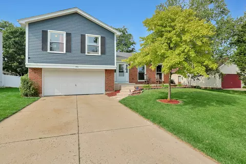 786 Weston Dr, Crystal Lake, IL 60014