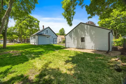 Exterior - 20 Center St, Algonquin, IL 60102 photo 7 of 7