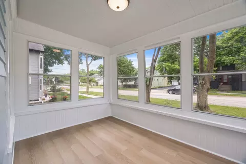 Exterior - 20 Center St, Algonquin, IL 60102 photo 4 of 7