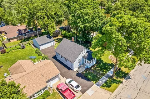 View/Area - 20 Center St, Algonquin, IL 60102 photo 1 of 8