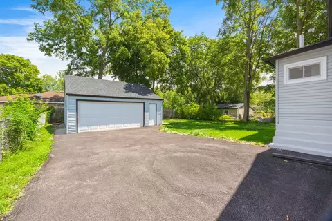 Exterior - 20 Center St, Algonquin, IL 60102 photo 5 of 7