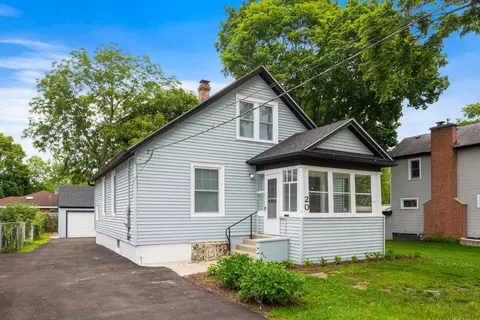 20 Center St, Algonquin, IL 60102