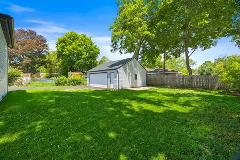 Exterior - 20 Center St, Algonquin, IL 60102 photo 6 of 7