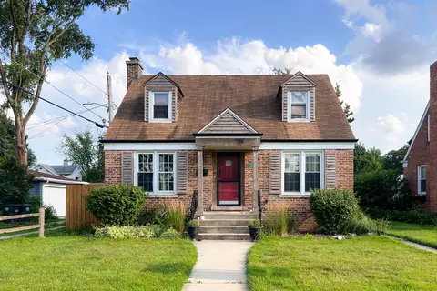 9313 Jackson Ave, Brookfield, IL 60513