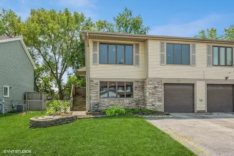1851 Windward Ln, Hanover Park, IL 60133